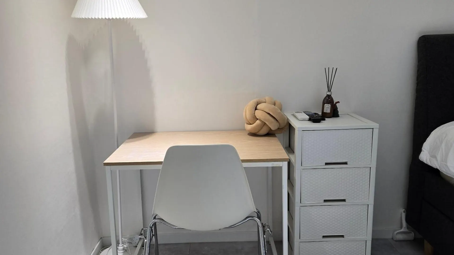 Cozy Yeongdeungpo Guro Digital Complex Station Double Room Seoul South Korea