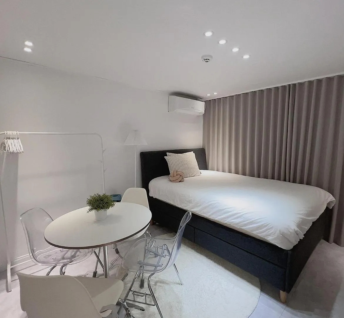 Cozy Yeongdeungpo Guro Digital Complex Station Double Room Seoul